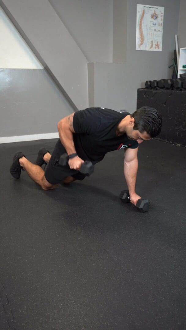 renegade-row-dumbbell-on-knees-p-rehab