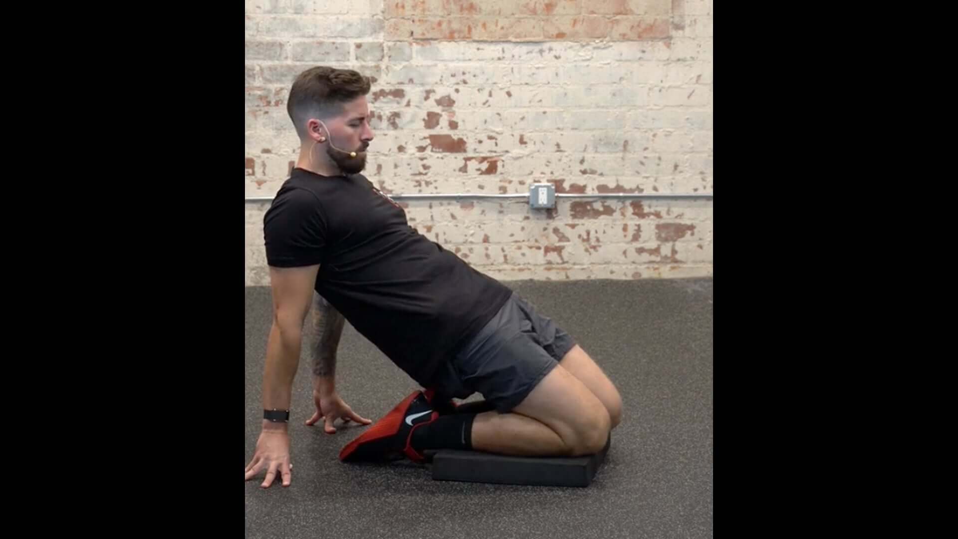 Tall Kneeling Quadriceps Stretch Dynamic [p]rehab