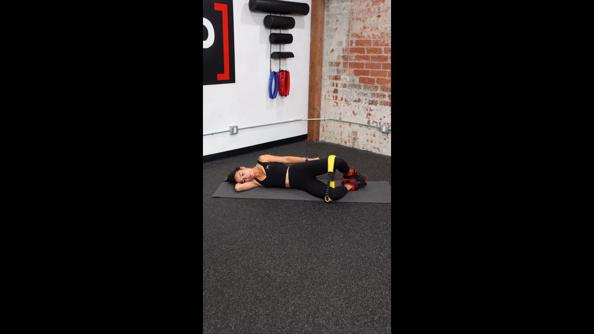 Sidelying Clam Pelvic Floor Contraction, Band [P]rehab